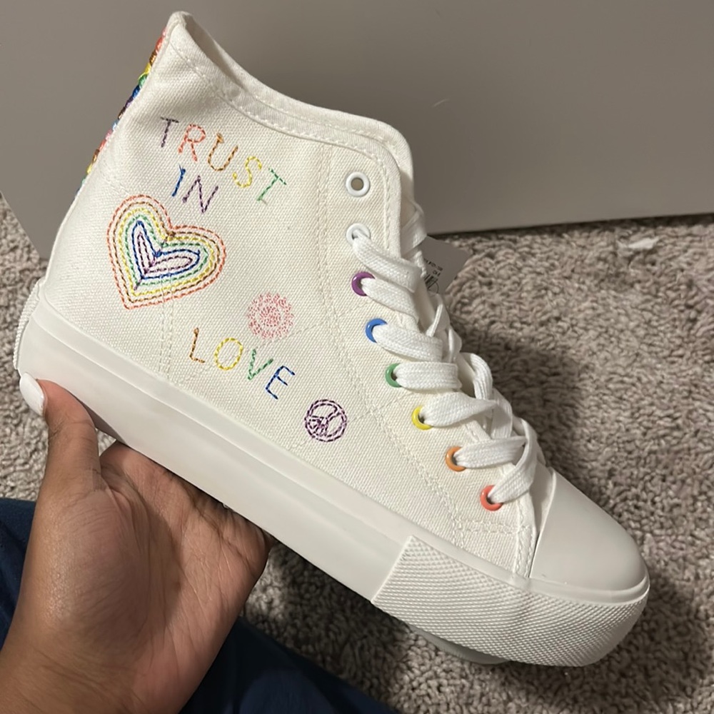 AMERICAN EAGLE RAINBOW SNEAKERS